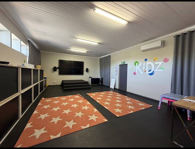 602M² OFFICE TO LET IN FIRGROVE